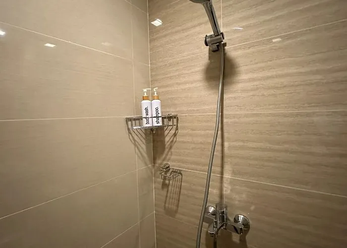 2br Urban Modernity + Washer Near Uptown Mall * Manille