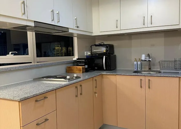 2br Urban Modernity + Washer Near Uptown Mall Manille